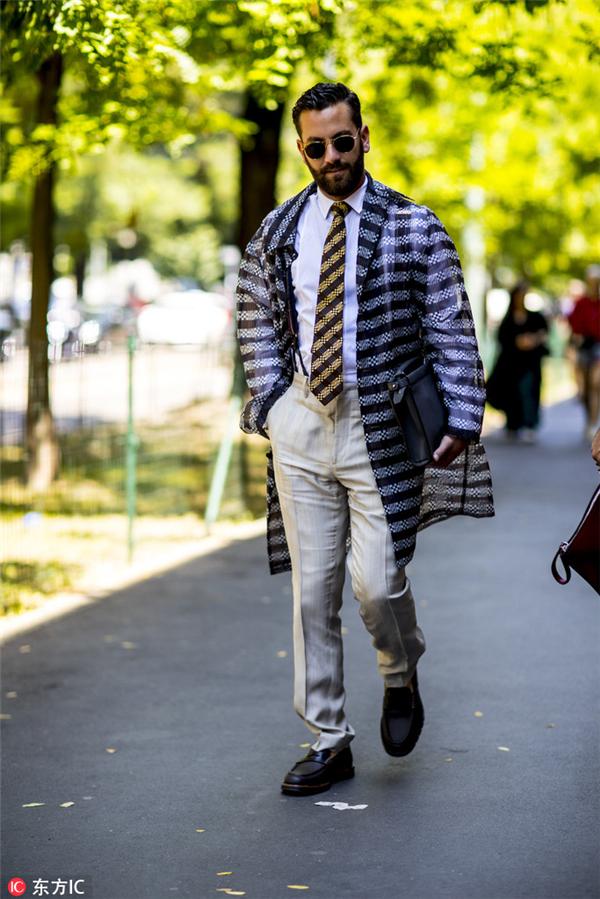 开云电竞官方网站:U19欧冠15岁穆科科戴帽!25米外辕门射戟,秀C罗式霸气降落(图3) 开云电竞