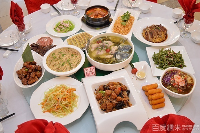 英国男孩穿母亲比基尼上学 欲提高社会对乳癌关注度【开云电竞官网】(图3) 开云电竞