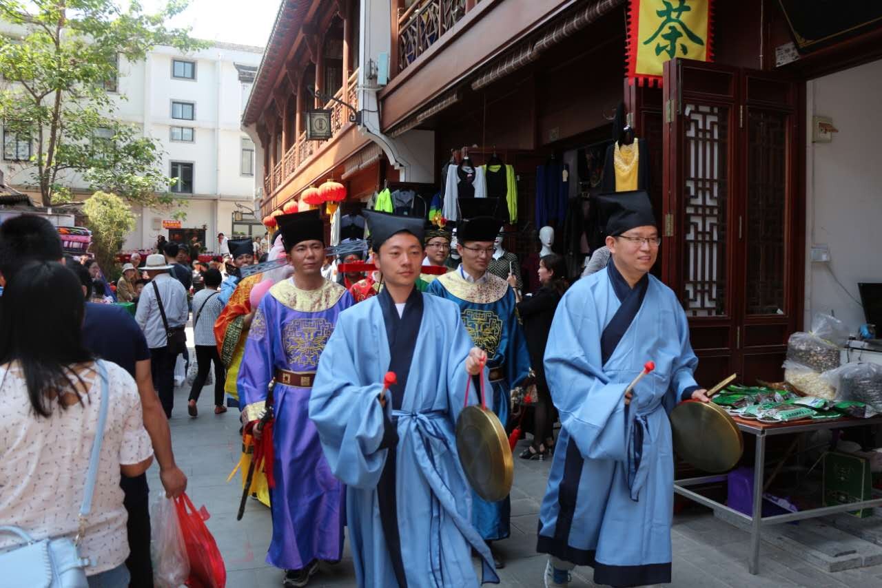 英国7岁“超能”女童因缺失染色体少吃少睡无痛觉|开云电竞官方网站(图1) 开云电竞官方网站