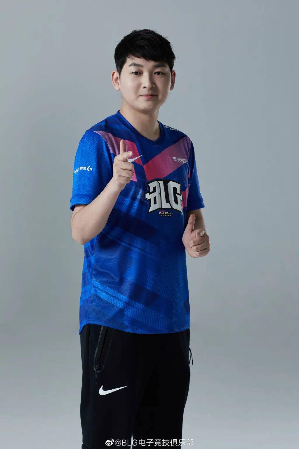 开云电竞官方网站：
新赛季队服大PK 十七家俱乐部谁的队服最悦目？(图17)